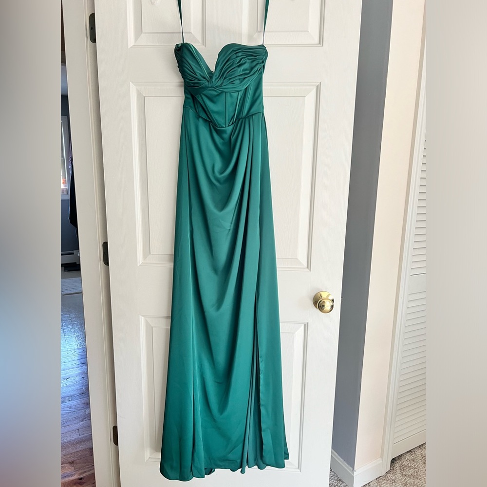 Corset-style emerald, full length prom dress w high slit. Size 2. Item #21858.